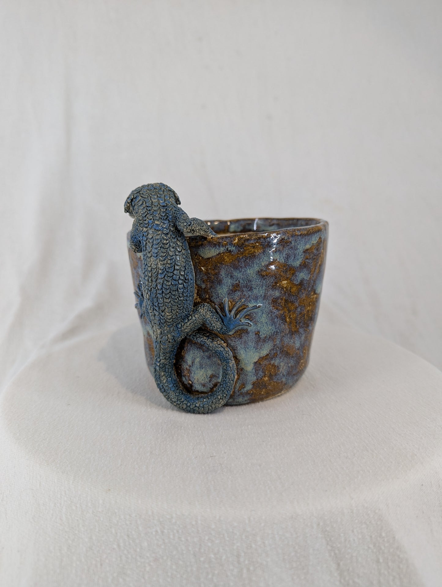 Peeking Mexican Alligator Lizard Planter