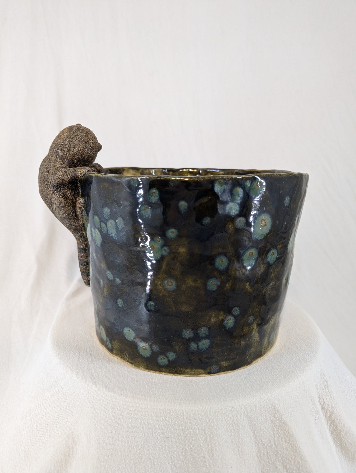 Peeking Marmoset Pot